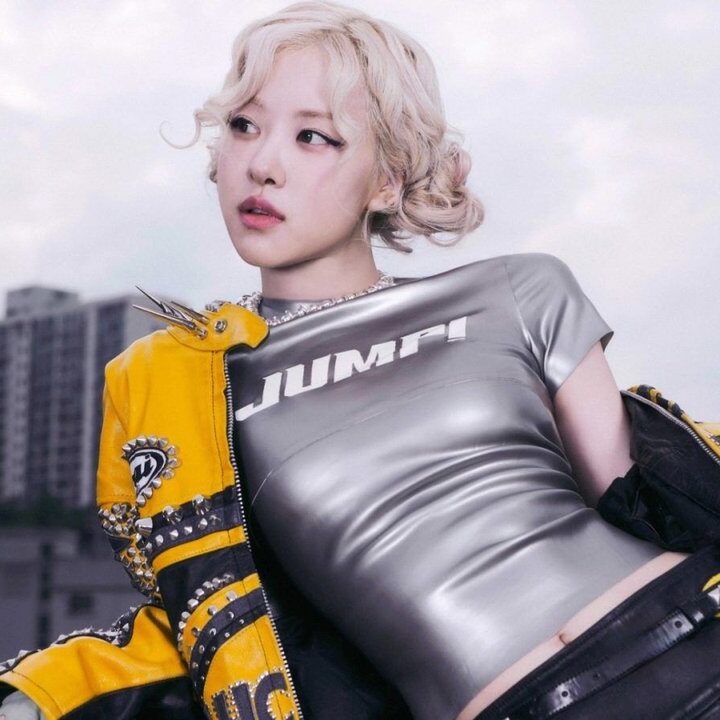 Agensi Bantah Rumor Rosé Blackpink Absen di Acara Ultah ke-10