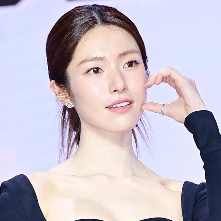 Ha Young Ungkap Tradisi Keluarga Dokter Empat Generasi