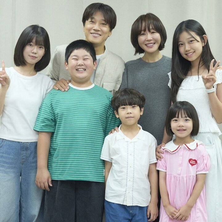 Cha Tae-Hyun dan Uhm Ji-Won Beradu Peran Sebagai Pasutri di Film Komedi Netflix ‘Two Cops and Five Kids’