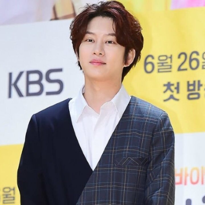 Kim Hee-chul Tegaskan Bendera Terbalik Bukan Soal Politik
