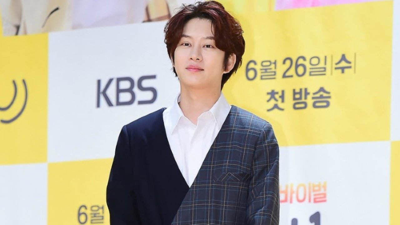 Kim Hee-chul Tegaskan Bendera Terbalik Bukan Soal Politik