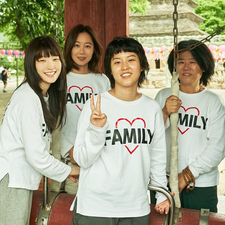 Lee Yeon Hadir dengan Karakter Kuat sebagai Dong Ju di “The Journey to Gyeongju”