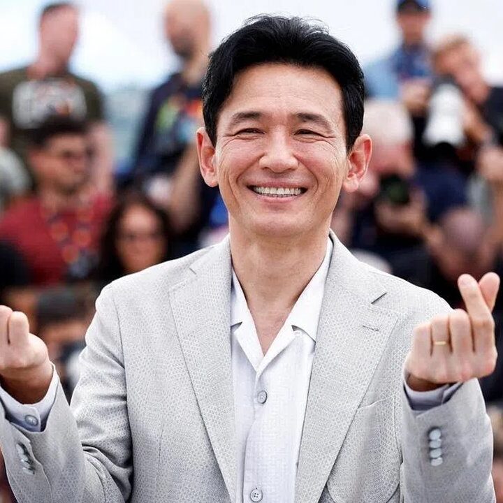 Penggemar Ungkap Sisi Lain Hwang Jung-min di Tengah Tuduhan Privasi